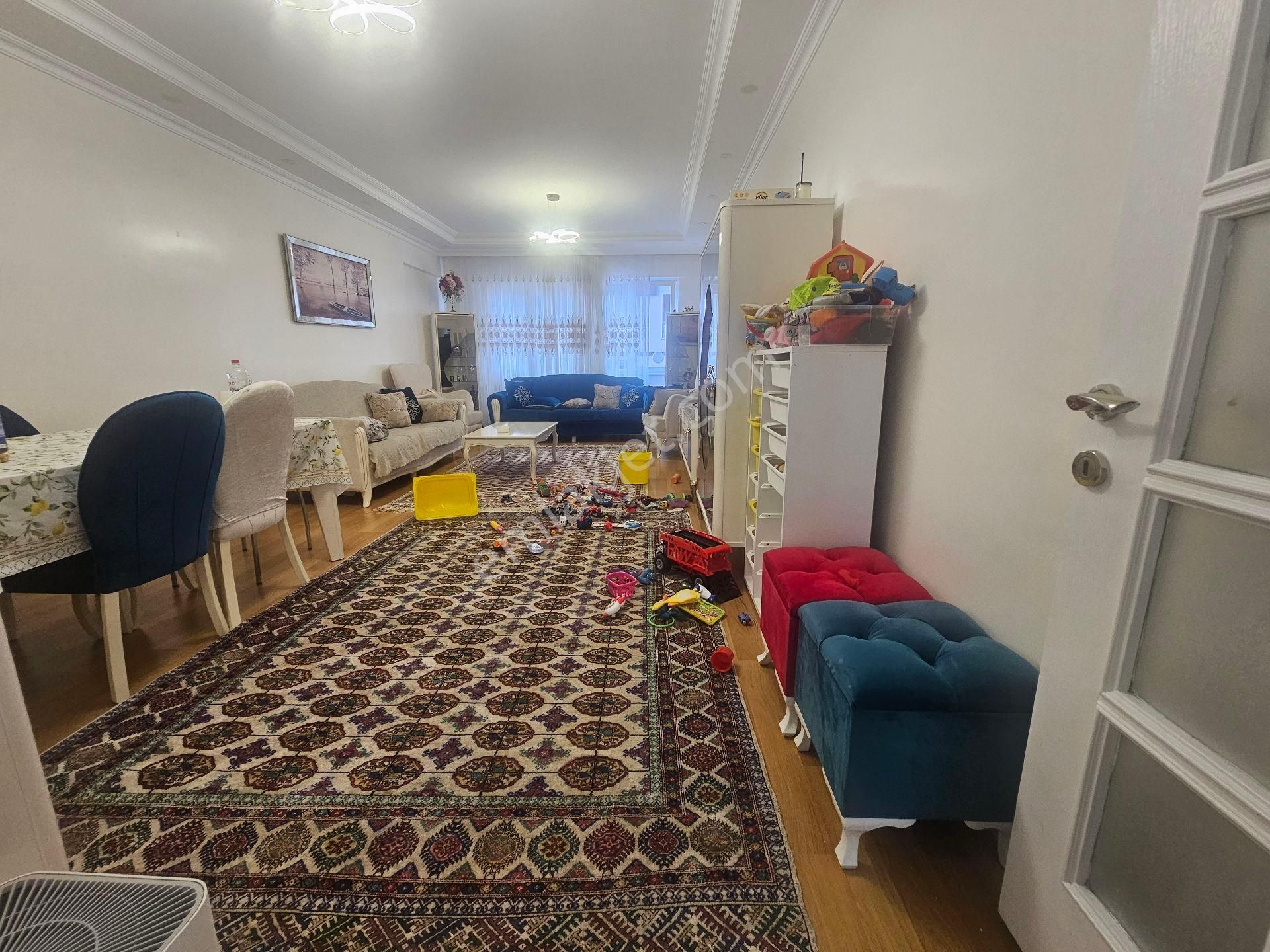 Cumhuriyet Mahallesi Satılık 3+1 Geniş Daire