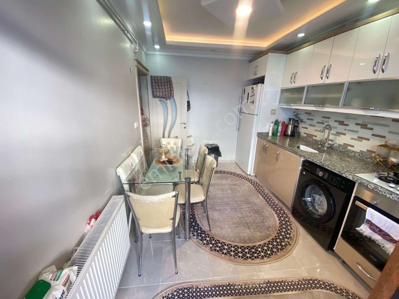 Pusula İnş.tan Esentepe Mah Cadeye Cok Yakın 100m2 2kat Daire