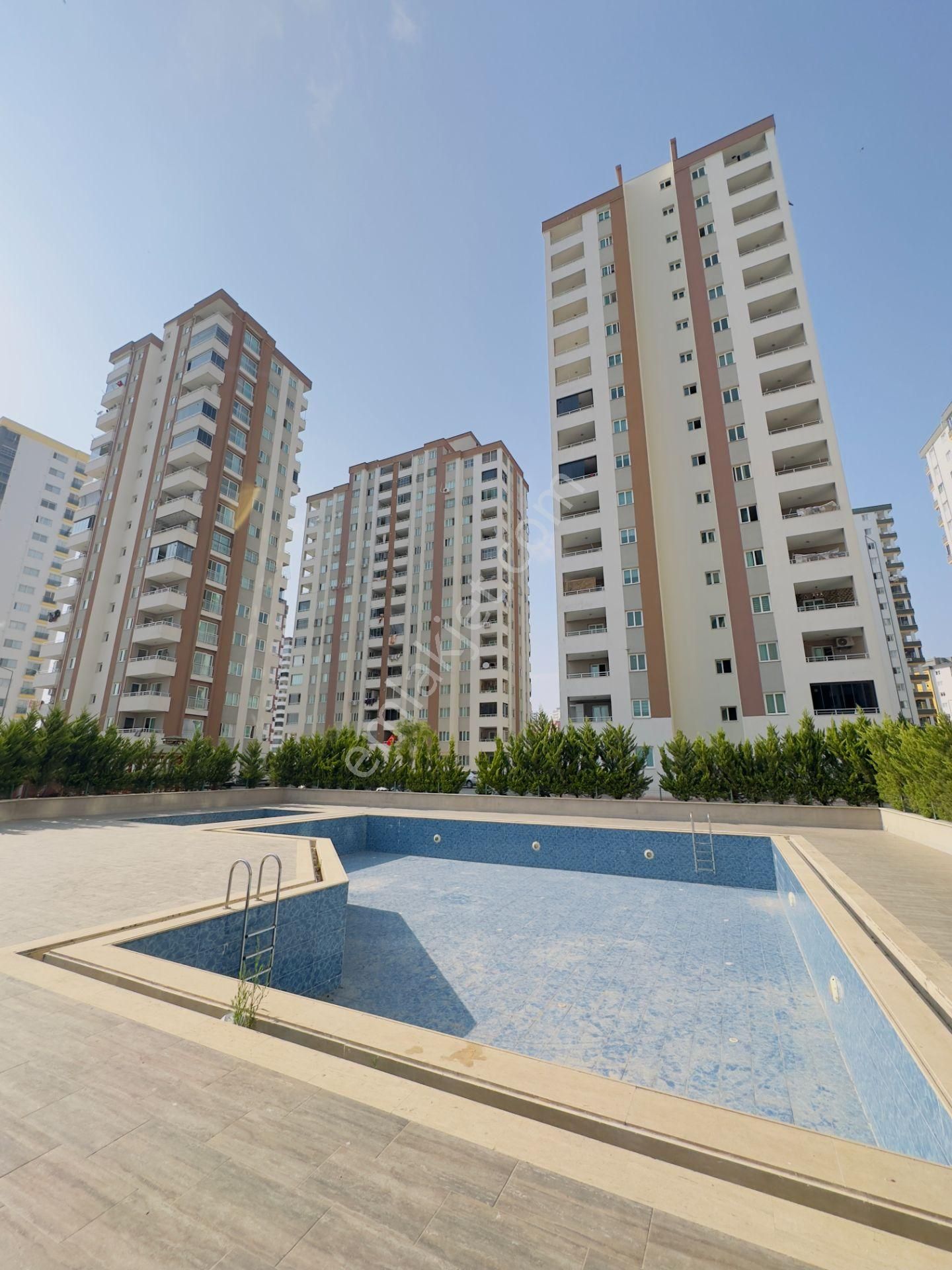 Atabey'den Gültepe'de İskanlı Sitede Kapalı Mutfaklı 2+1+giyinme Odalı Yüzme Havuzlu Doğal Gazlı