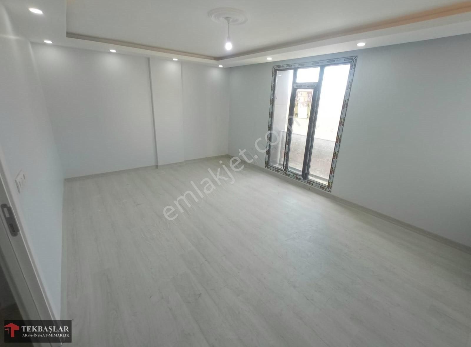 Tekbaşlar'dan Kullanışlı Ferah 2+1 / 2+1 Daire Şeklinde Dubleks