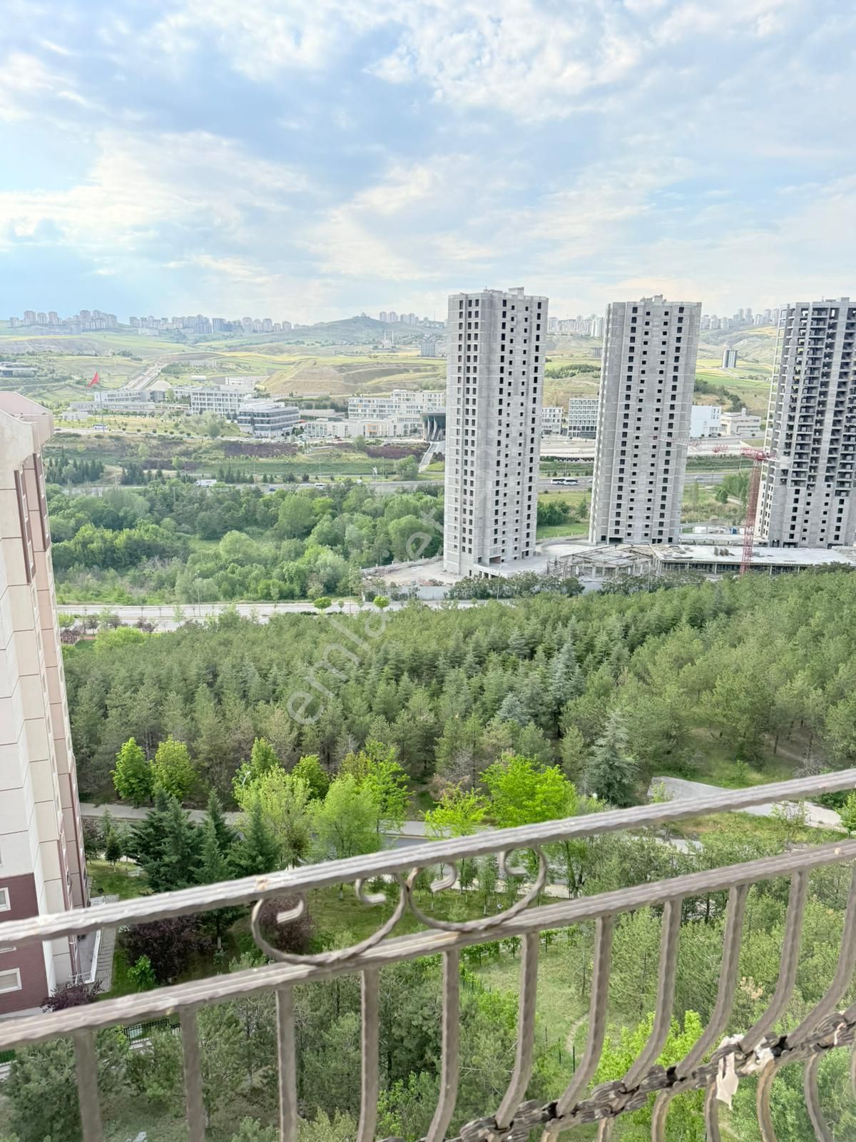 Etimesgut Toki Turkuaz'da Orman Manzaralı Boş 3+1 Kiralık Daire