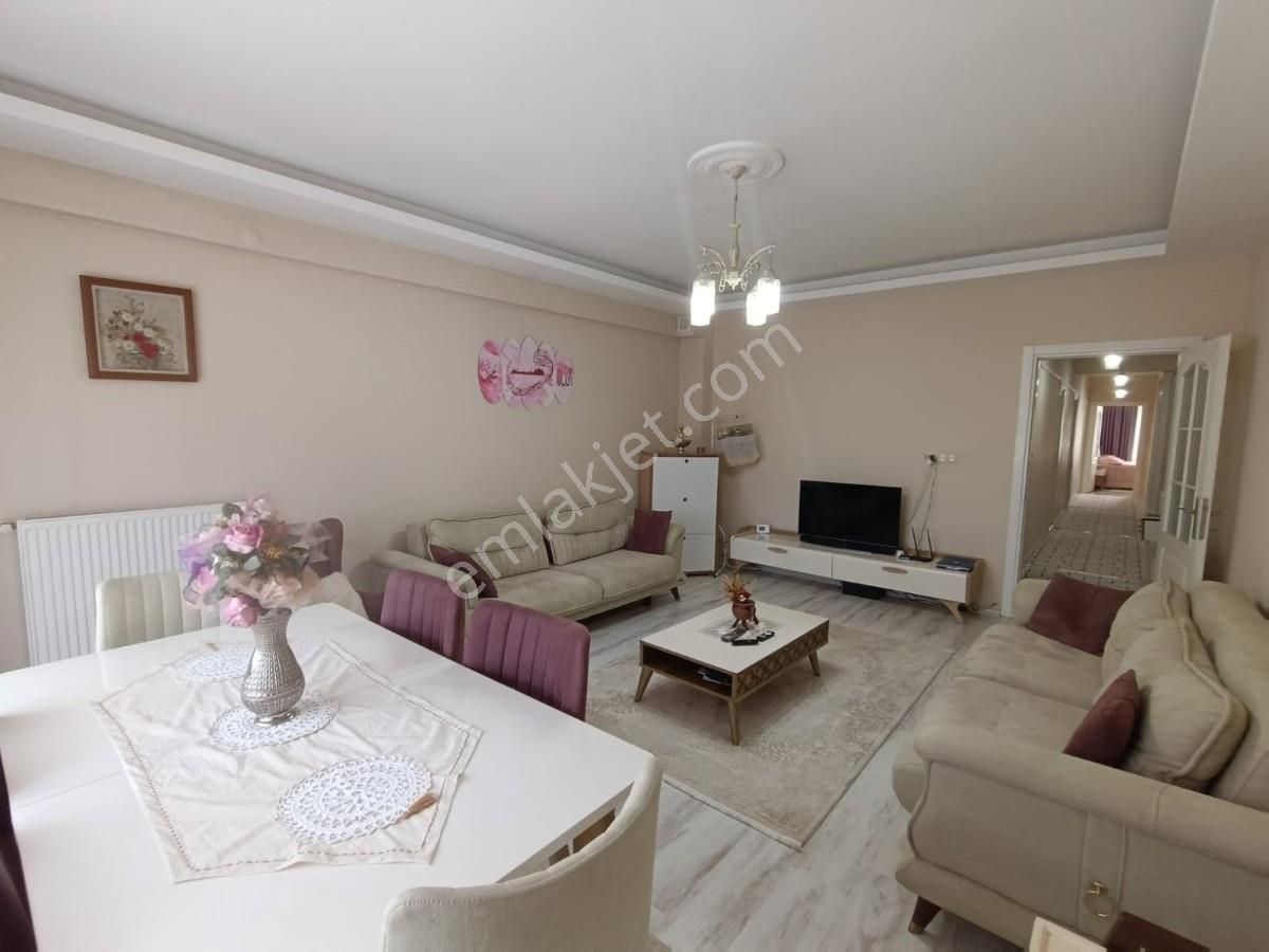 Sakarya Erenler Çarşamba Pazarının Yanı Başında 4+1satılık Daire
