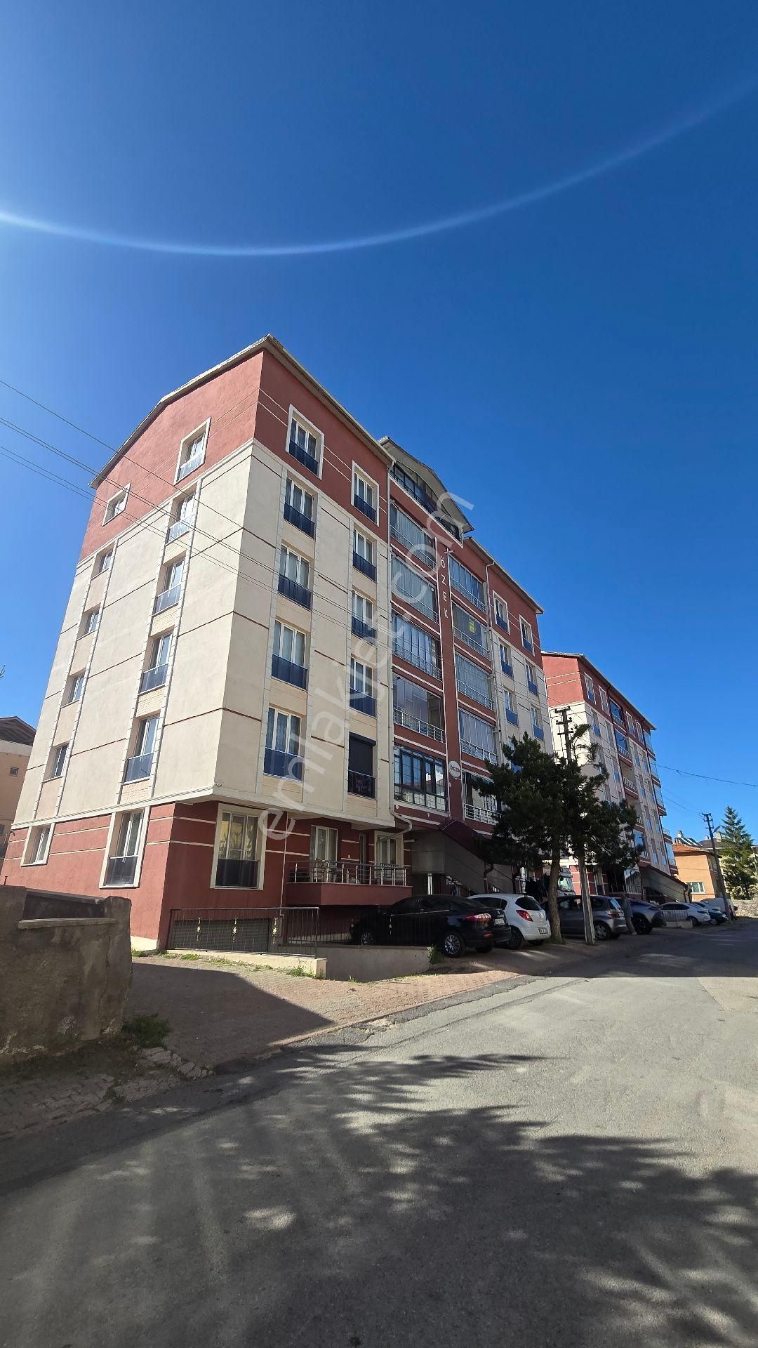 Cuma Pazarı Yanında Satılık Ara Kat 3+1 Daire