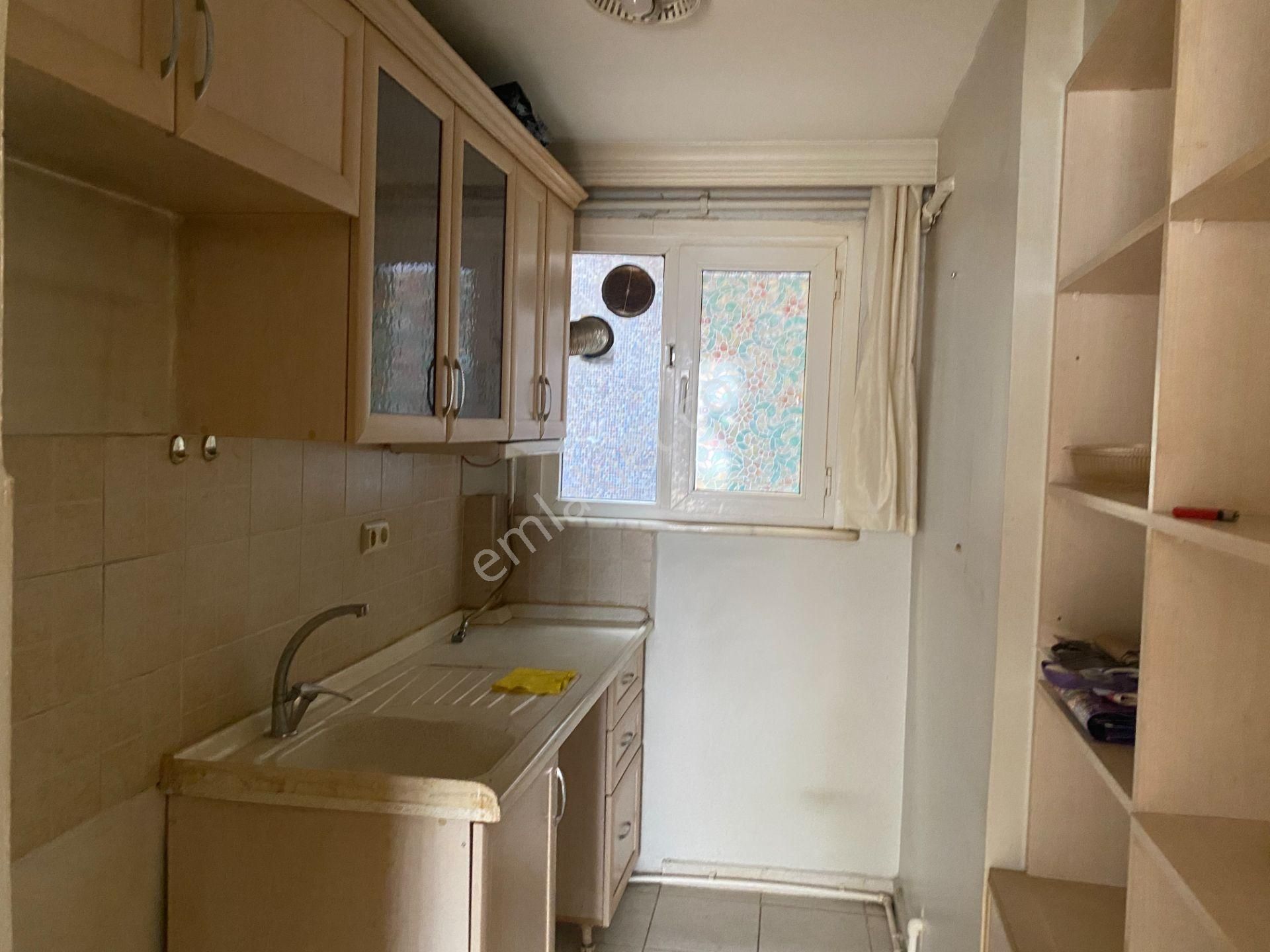 Destan-027 Kocamustafapaşa 2 Oda 1 Salon Orta 1.kat 75m2 Kombili Bakımlı Daire Açıklama Okuyun