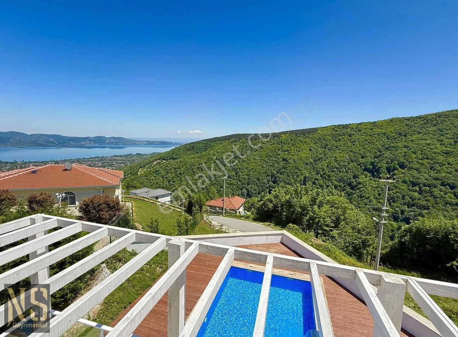 Göl Ve Dağ Manzaralı 871m2 Arsa İçinde Müstakil Havuzlu Villa