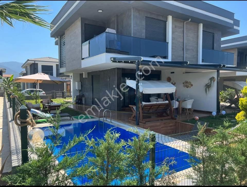 Sarımsaklı Dubleks Müstakil Havuzlu Villa