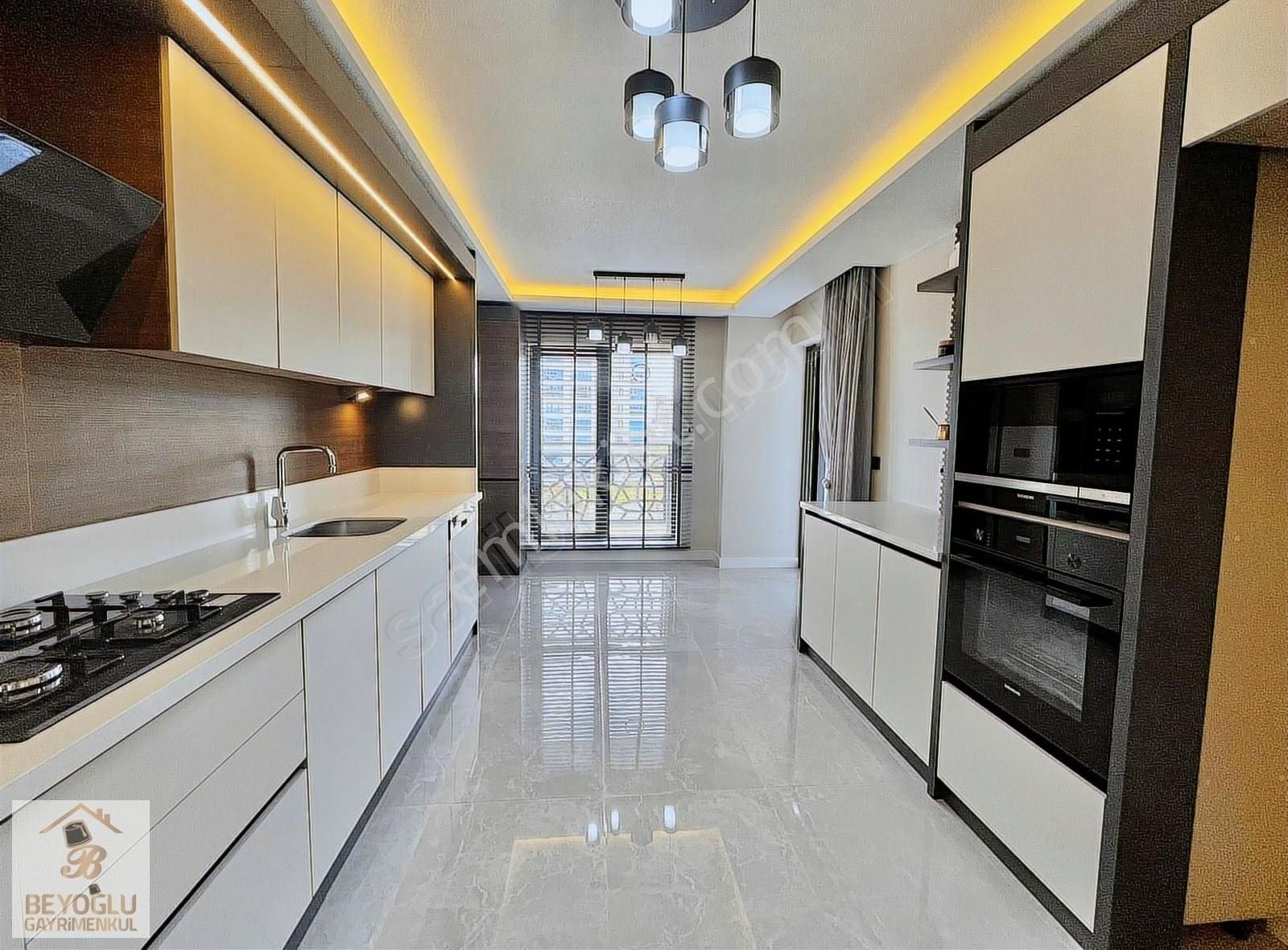 Beyoğlu'ndan K.otoparklı Yerden Isıtımalı Sıfır 4+1 Site Daire