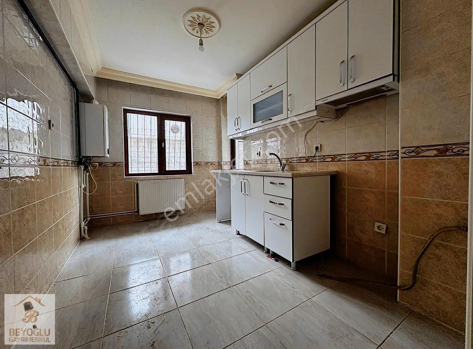 Beyoğlu'ndan Merkezin Kalbinde Giriş Kat 3+1 Uygun Satılık Daire