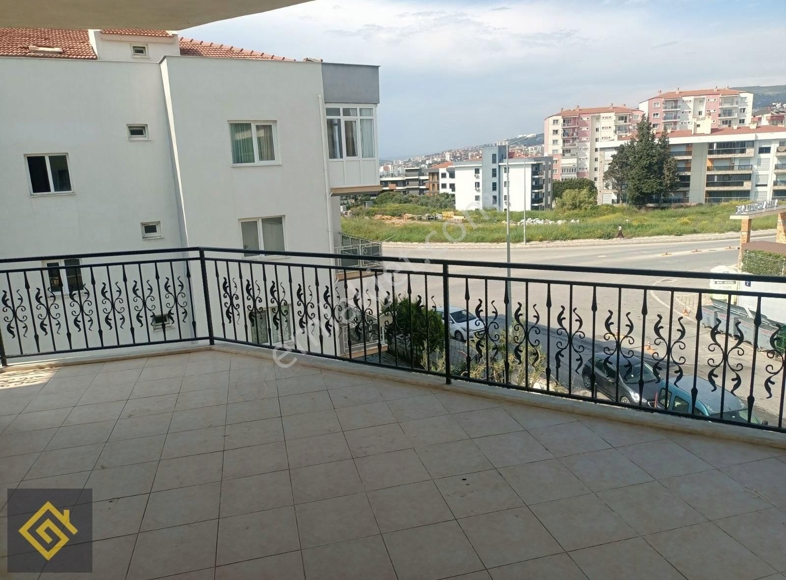Dogalgazli Kapali Mutfak Asansorlu 3+1 Genis Bir Daire 4 Balkonl