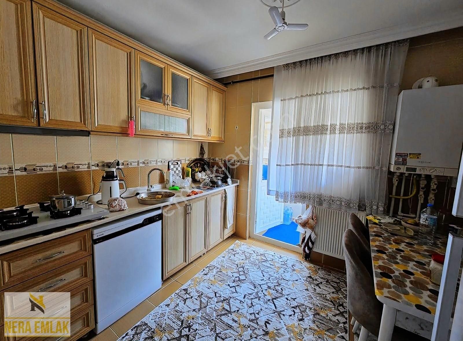 Yayla'da Cadde Üzeri İskanlı Asansörlü Yapılı Kat Konumunda 3+1