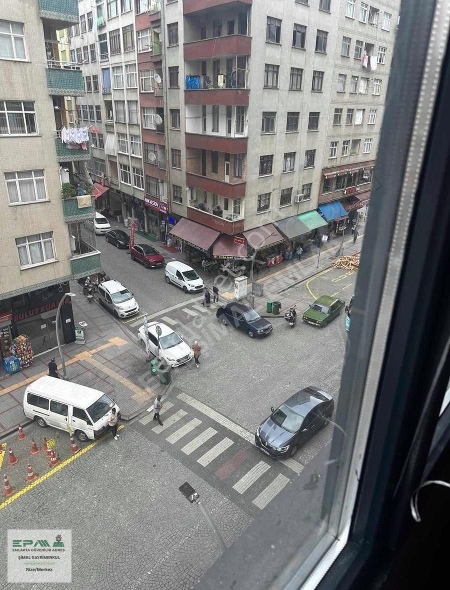 Rize Merkez Cumhuriyet Caddesine Cephe Ofis Büro İş Yeri