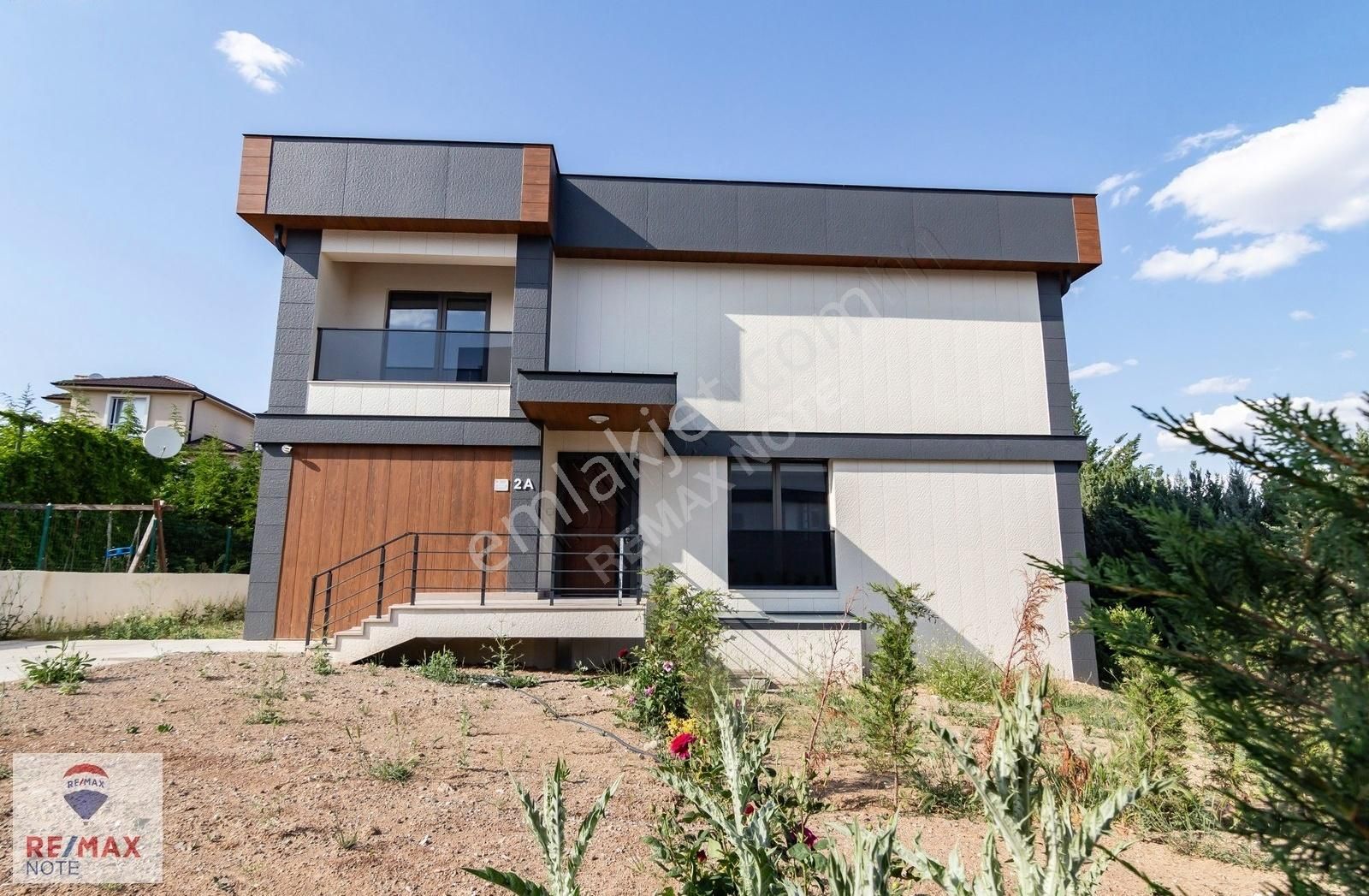 Bağlıca'da Eşsiz Konumda Satılık Villa
