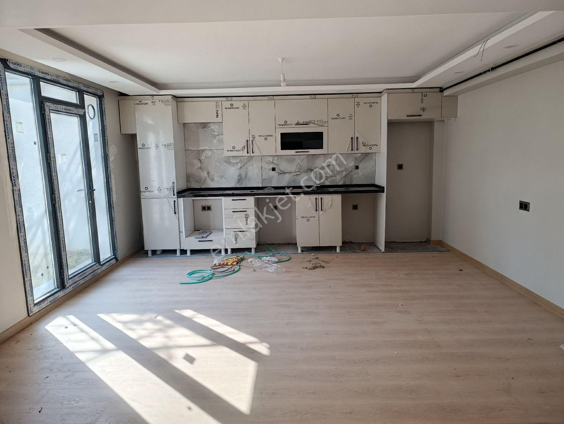 Beylikdüzü 3 Katlı Sıfır Bahçe Kullanımlı 1.5+1