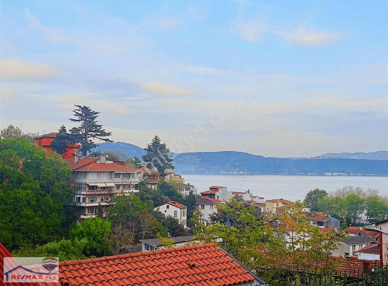 Sarıyer Büyükdere'de Deniz Manzaralı Müstakil Ev Peyzajlı Bahçe