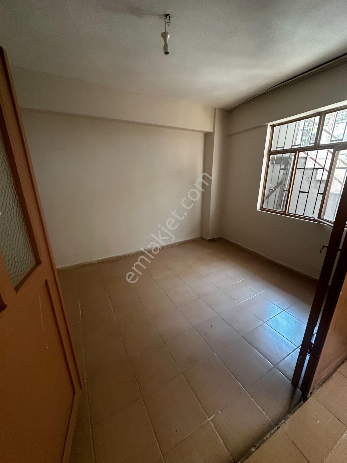 Çalışkan__dan Gaziemir Emrez Mah 2+1 Bahçeli Kiralık Daire
