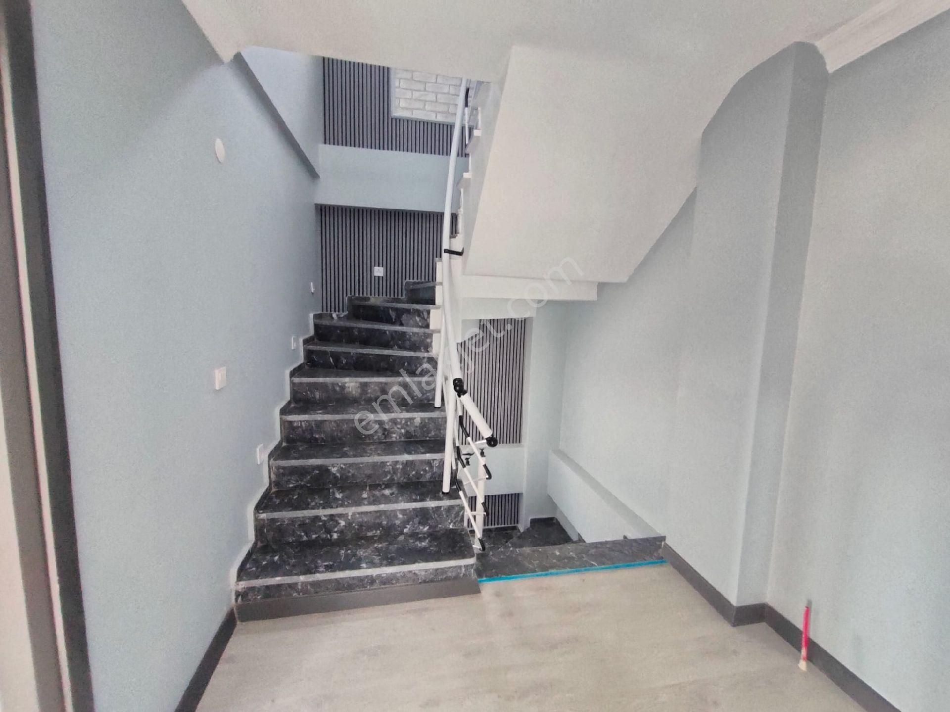 Yeniçiftlik Mh'de Büyük Havuzlu Lüks Villa - Görsel 22