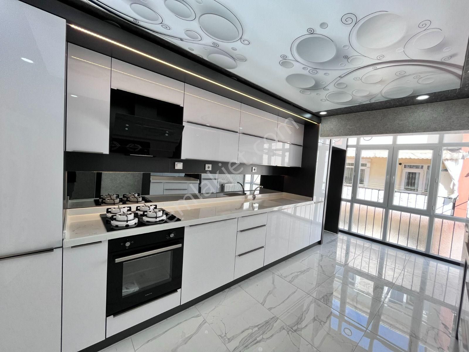 Plevne Mh Cadde Üzeri *e.banyolu* 3+1 Ara Katta Lüx Yapılı Daire