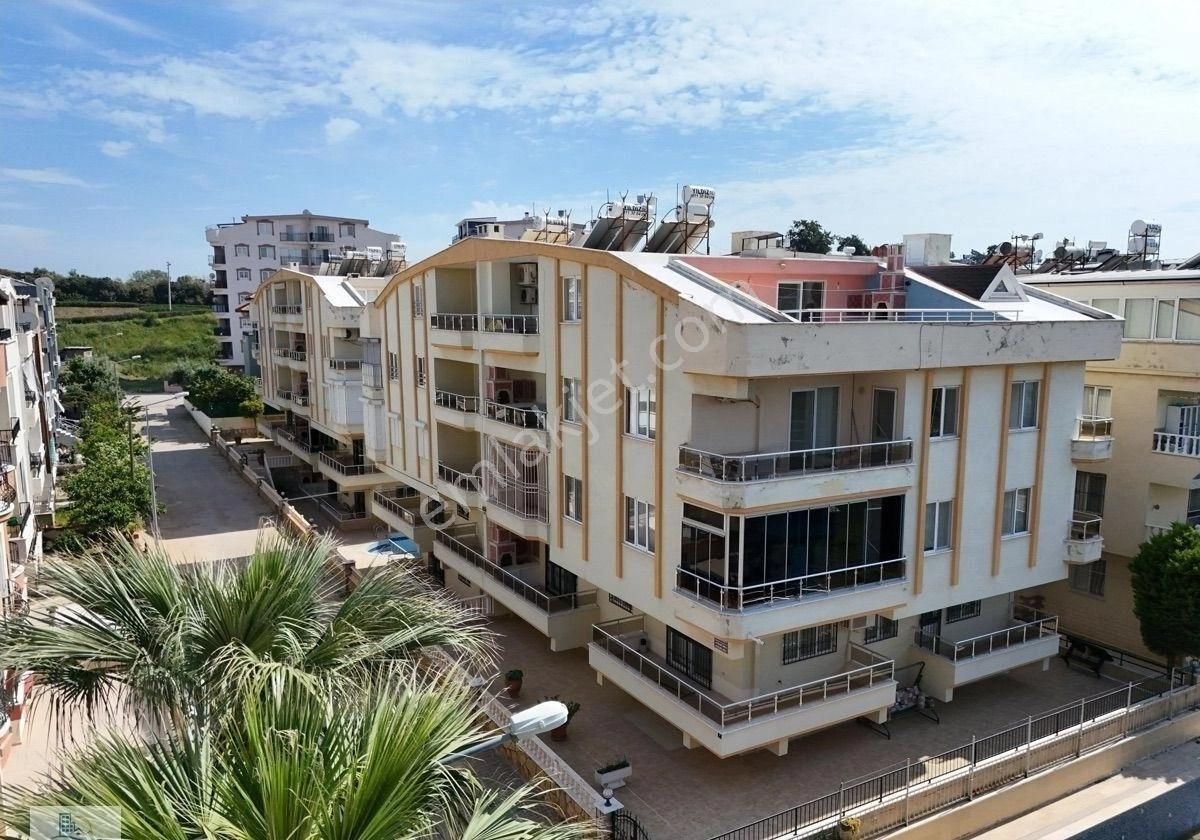 Altınkumda Denize 400 Metre Mesafede Havuzlu Site İçerisinde Eşyalı Satılık 2+1 Daire
