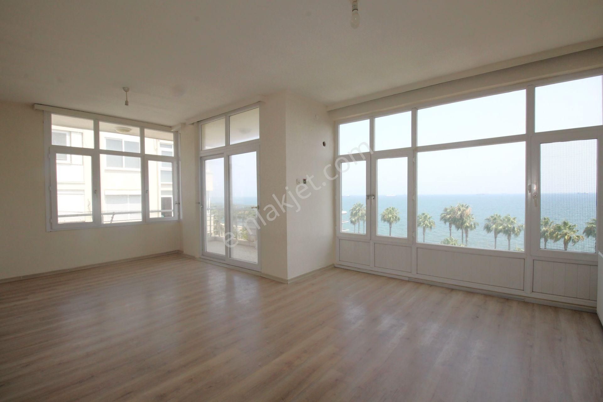 Retro’dan Denizi Ayaklarınızın Altına Alacağınız Kiralık B.mutfak 2+1
