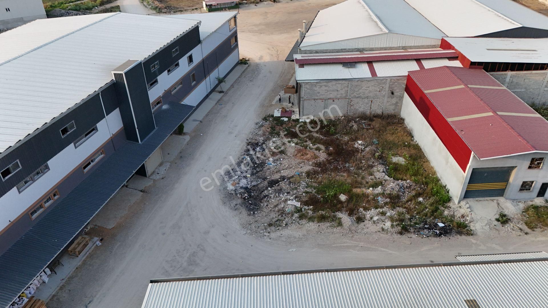 Köşe Başı 311 M2 İşyeri Yapımına Uygun Arsa