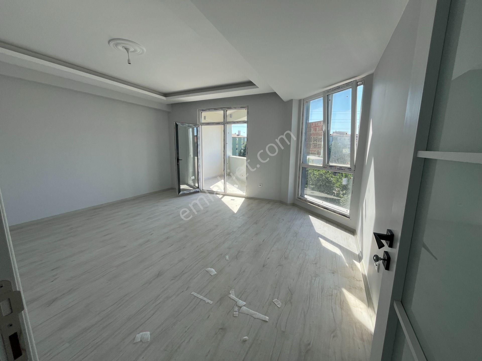 Samandıra Merkeze Yakın Asansörlü Otoparklı 2+1 Sıfır Lüks Daire