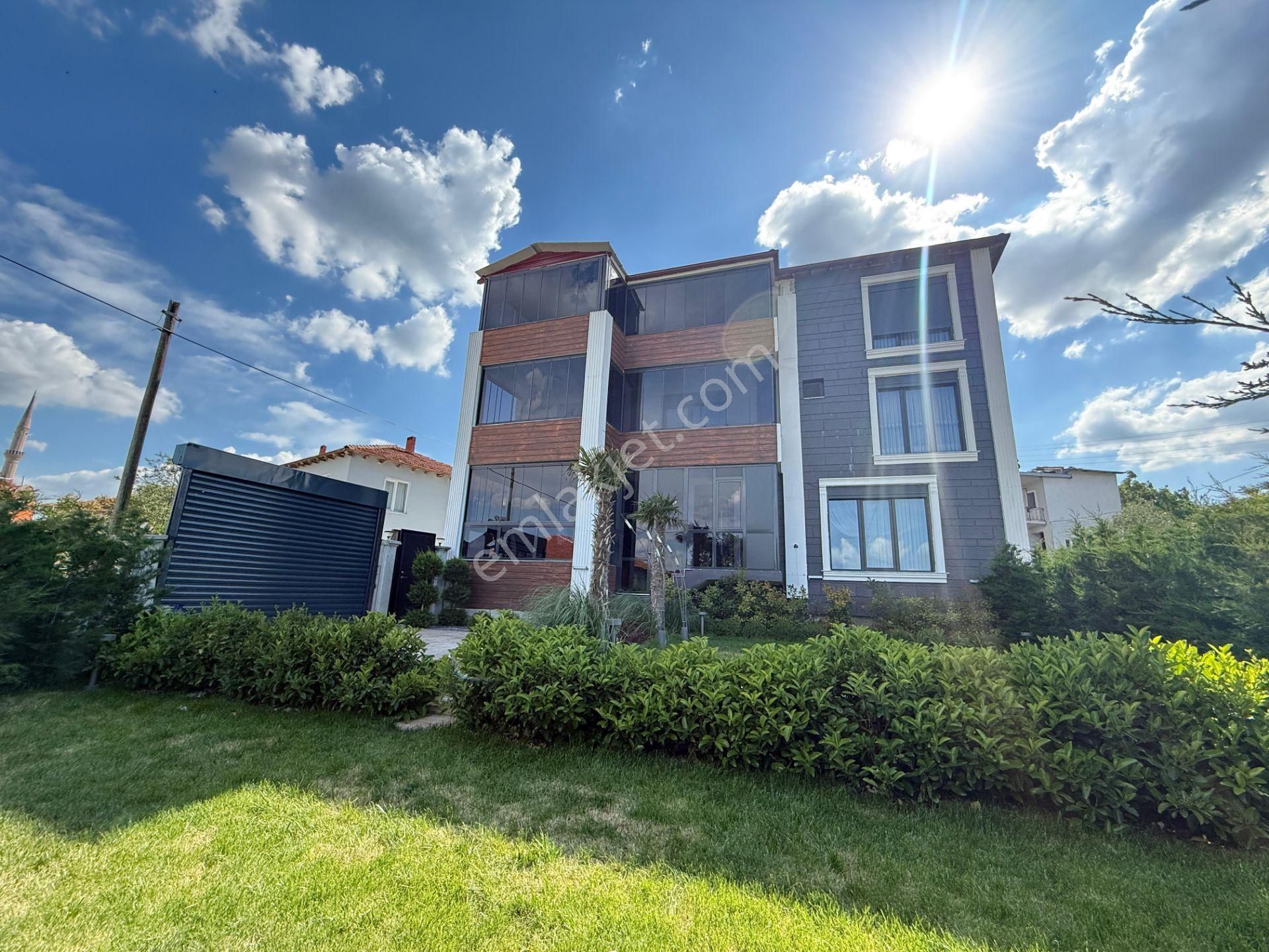 Re/max Mid'den Nergiz Köyünde Lüks Tripleks Satılık Villa