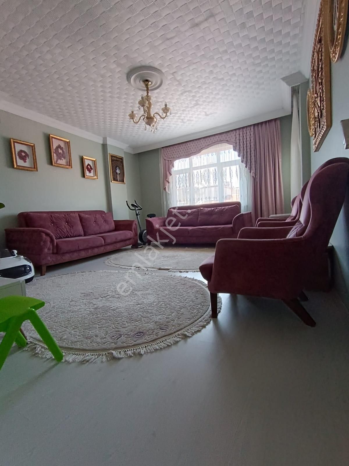 Hicret Gayrimenkul Fatih 3+1 1130 M2 Geniş Ferah Kullanışlı Daire