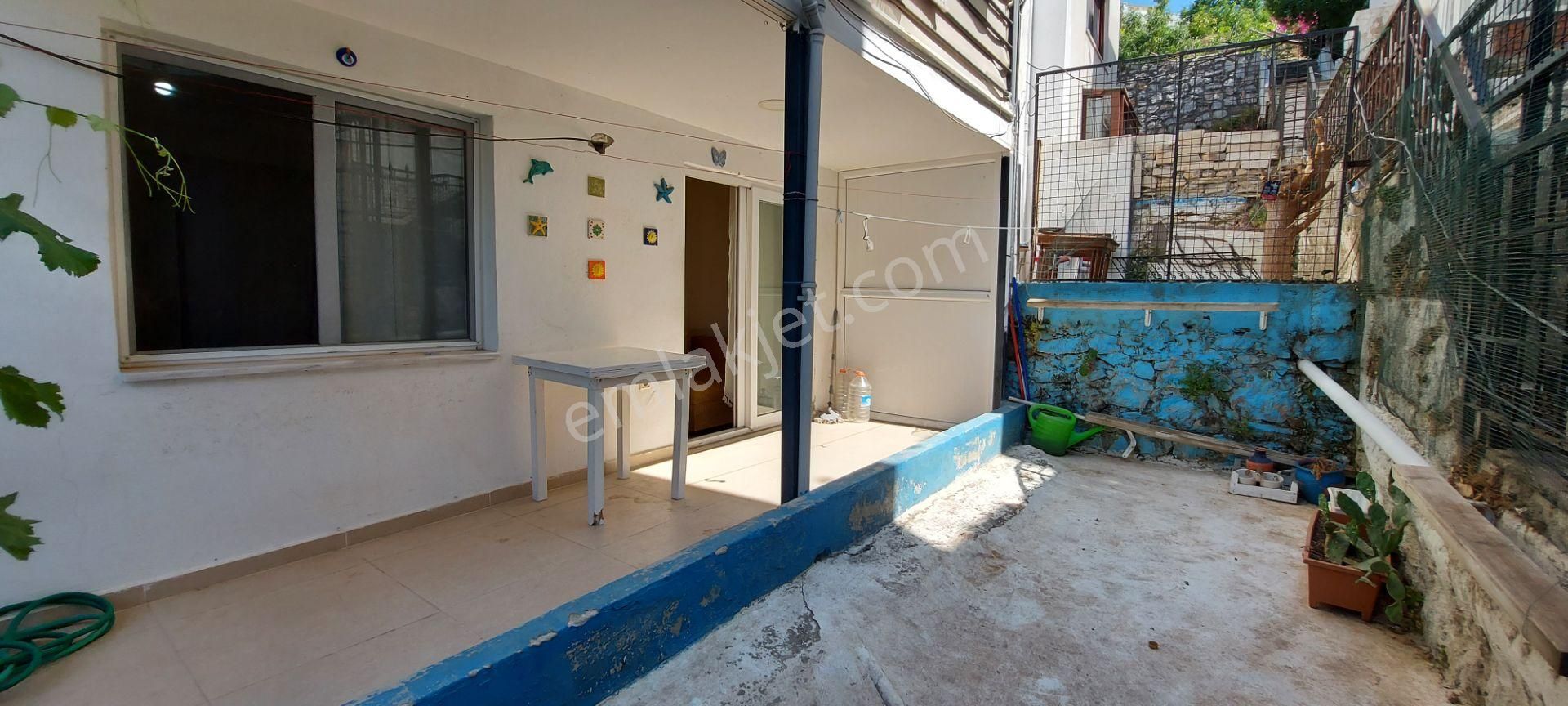 Bodrum Merkezde Kısmi Eşyalı 1+1 Balkonlu Daire
