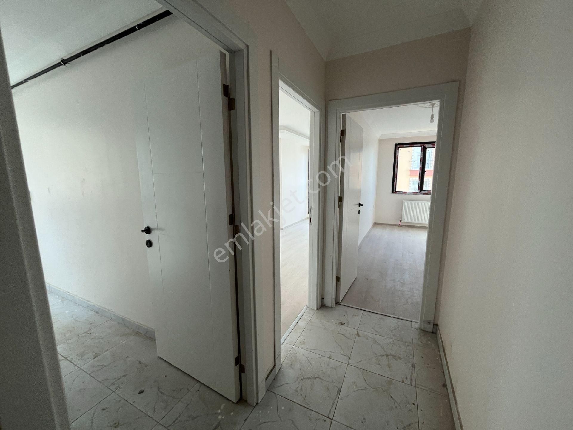 Samandıra A.gazi Mahallesinde 2+1 Sıfır Daire 2.kat Asnösörlü
