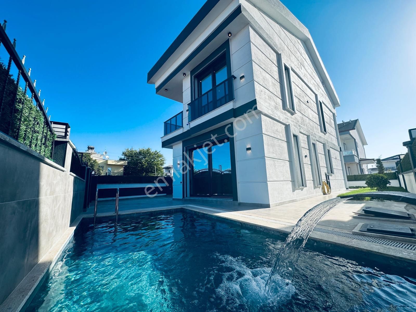 Didim Efeler Mah. 240 M2 Arsa İçinde 4+1 Ayrı Mutfaklı Havuzlu Tam Müstakil Villamız Satılıktır