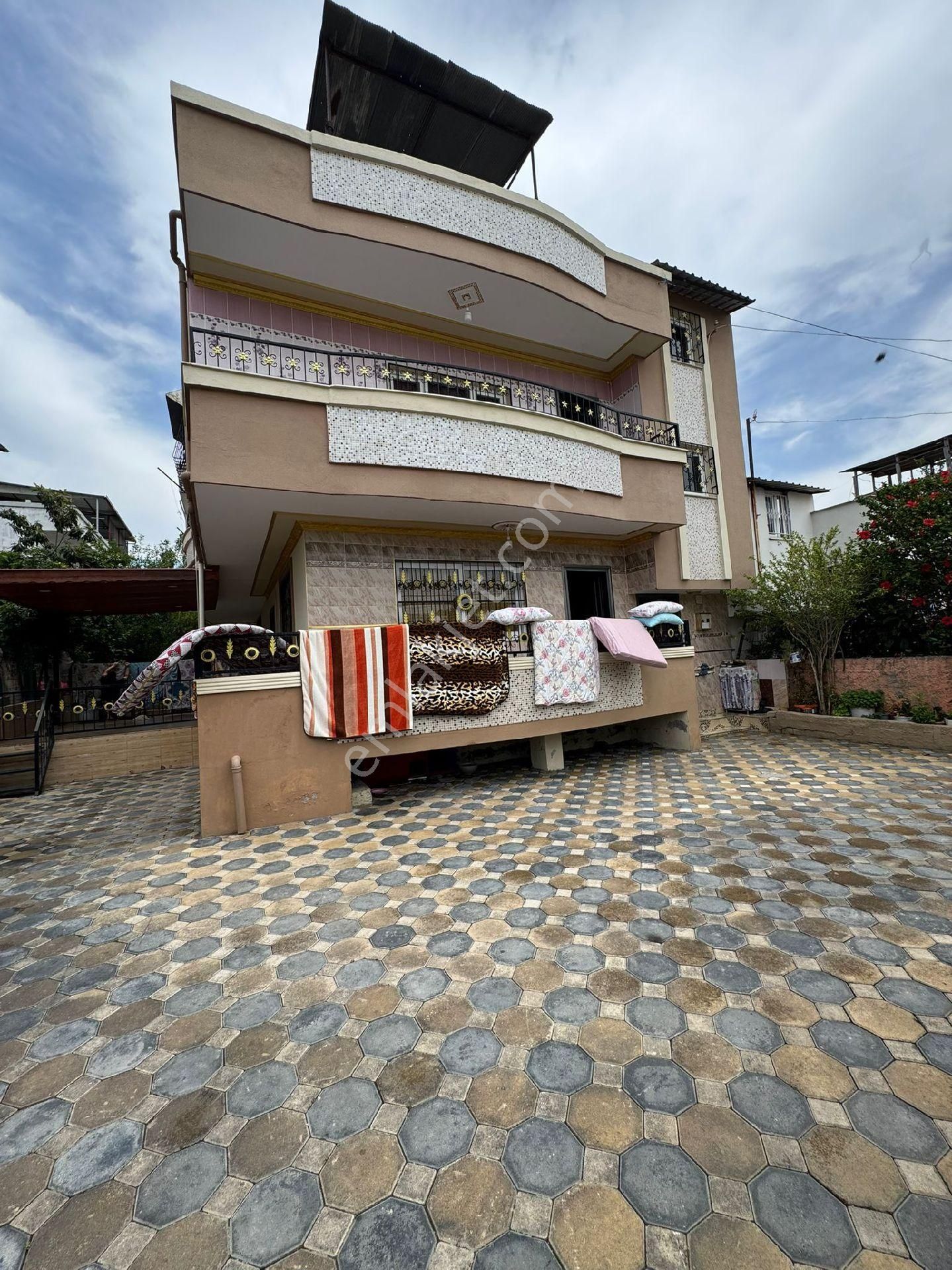 Gültepe'de 270 M² Arsa İçinde 2 Katlı Müstakil Ev