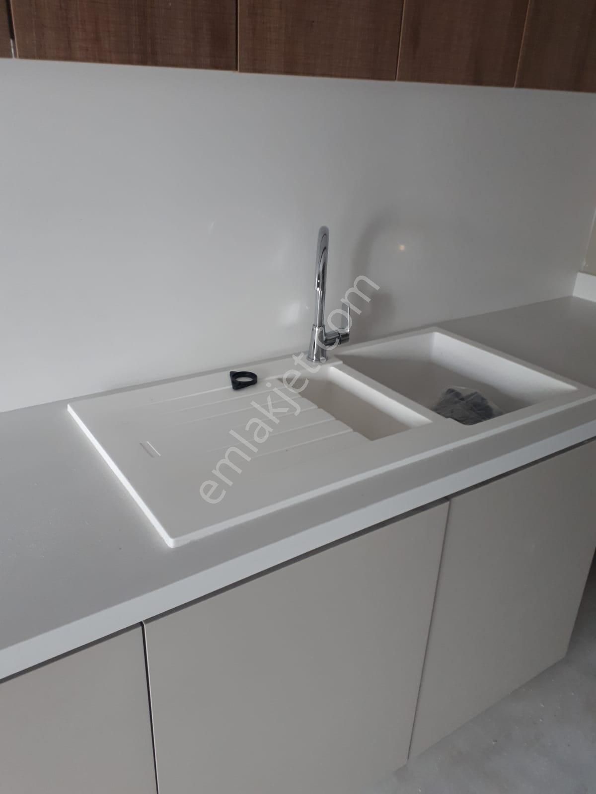 Bornova Özkanlarda 2+1 Doğalgazlı Yeni Bina