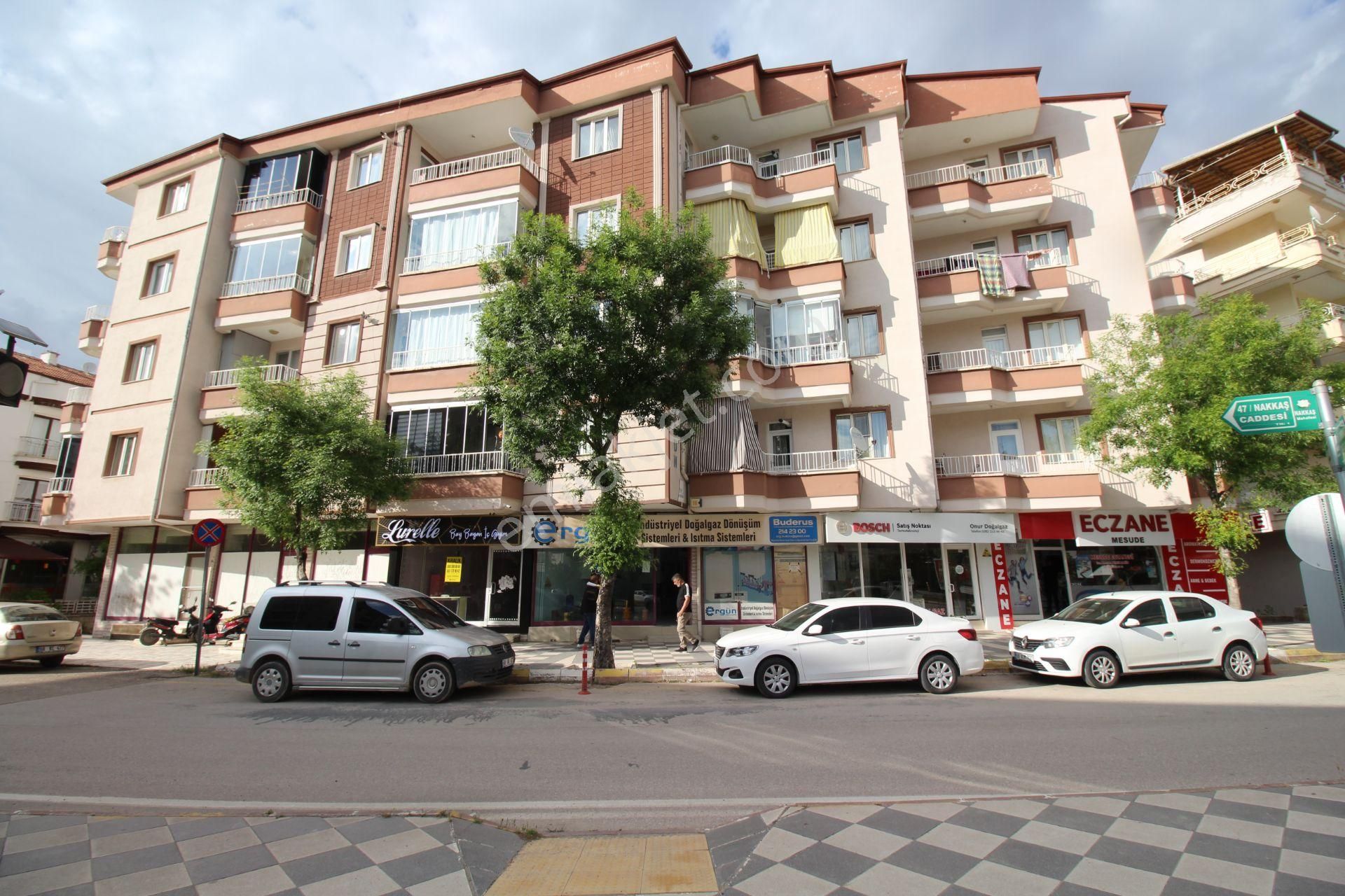 Aksaray Hassas Mah. Girişi 30 M Yolda Köşe Başı 135 M² Kirlalık İşyeri