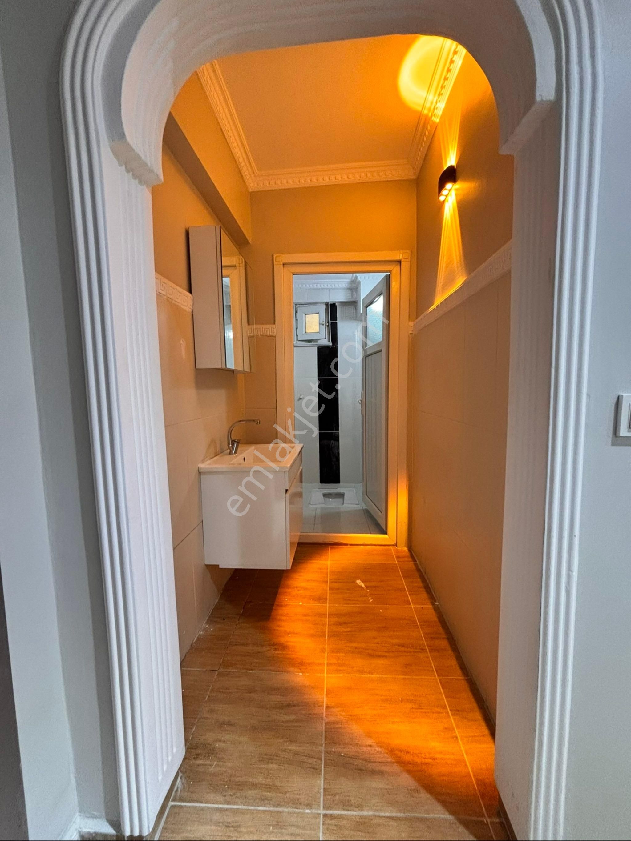 Hem Geniş Hem Merkezi Boş Komisyonsuz Ara Kat Emsali 3+1/120m2 Yüksek Giriş