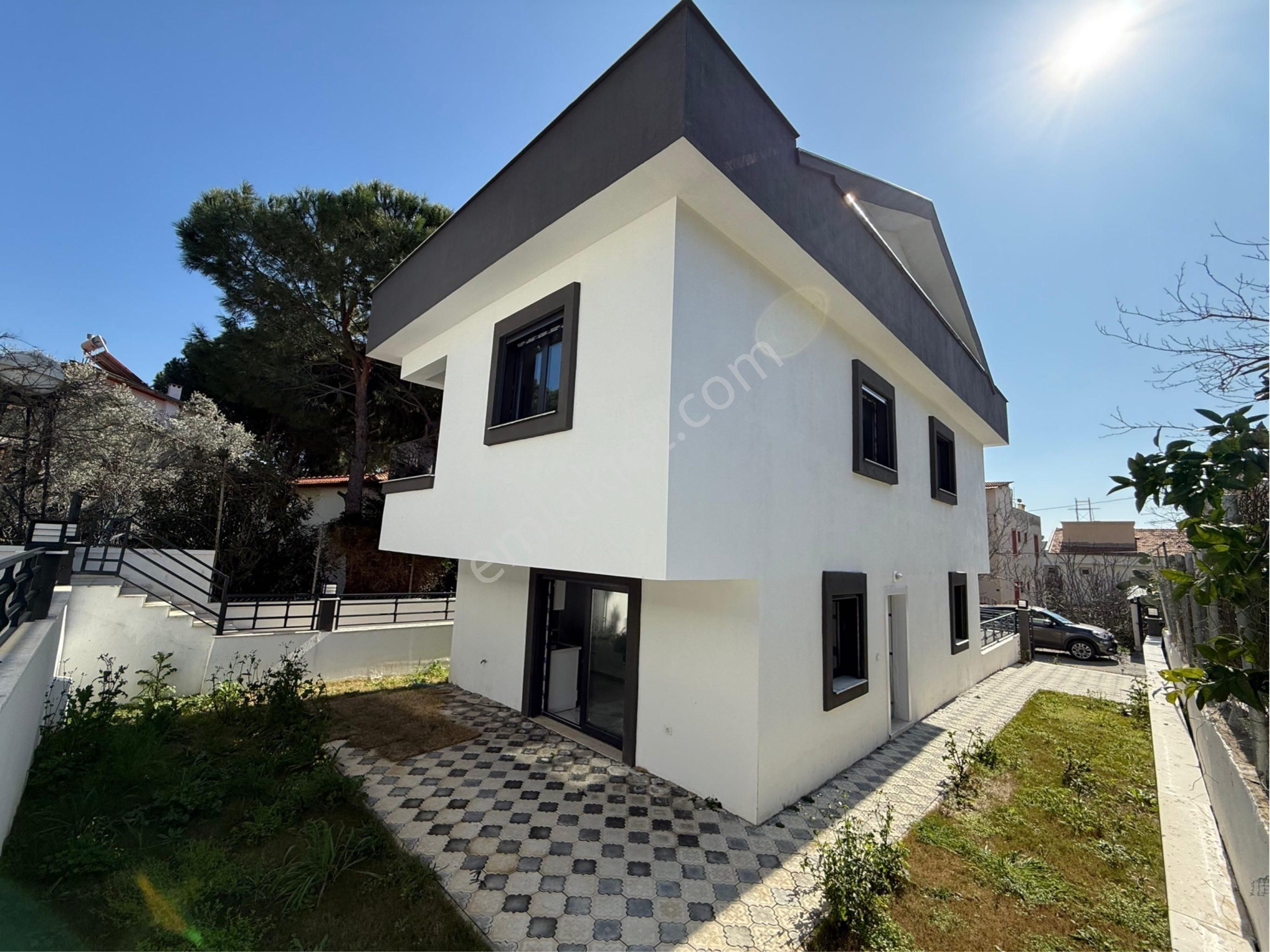Özderede Bahçeli Otoparklı 3+1 Yazlık Villa