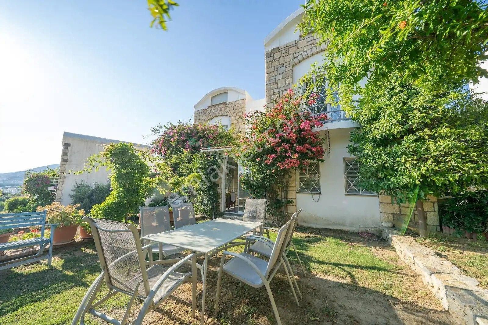 Bodrum Konacık'da Satılık 4+1 Tripleks Villa