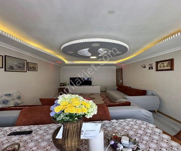 Hem Geniş Hem Merkezi Metrobüse Yakın Komisyonsuz Ayrı Girişli 4+2 / 200m2 Dubleks Daire