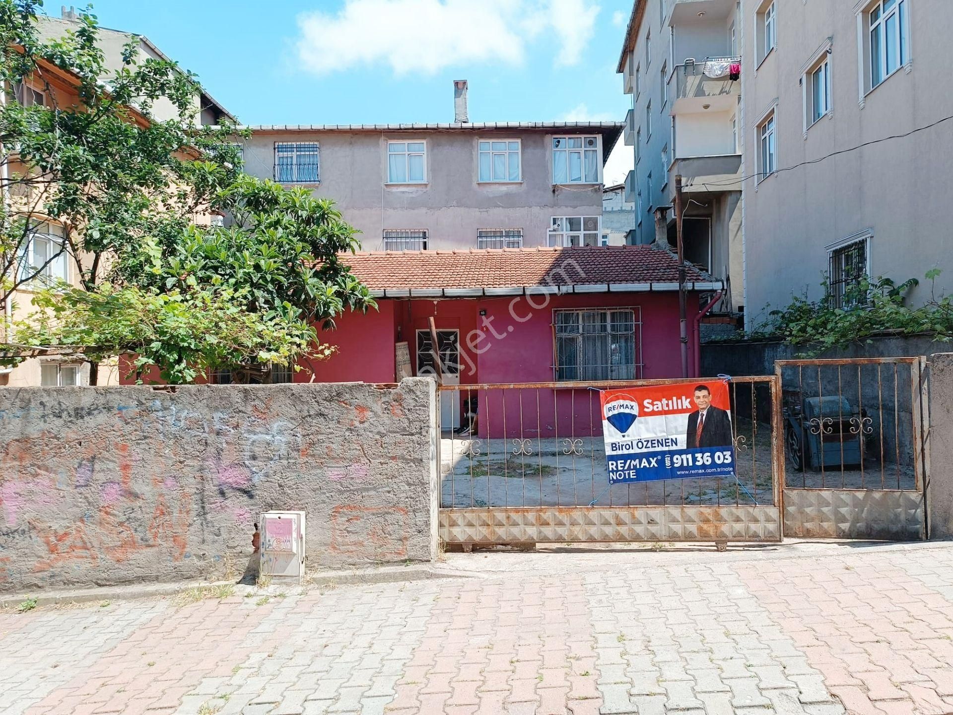 Satılık Ataşehır’de 225 M2 İmarlı Arsa