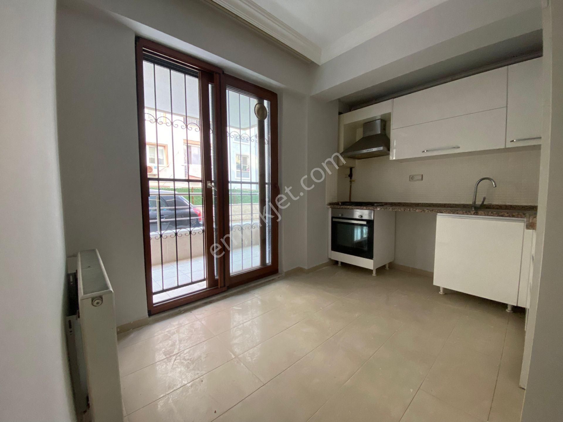 🏡merkezefendi Mahallesi 🏡 ✅3+1 125 M2 5 Katlınım Zemin Katı ❇️kombi Petekli