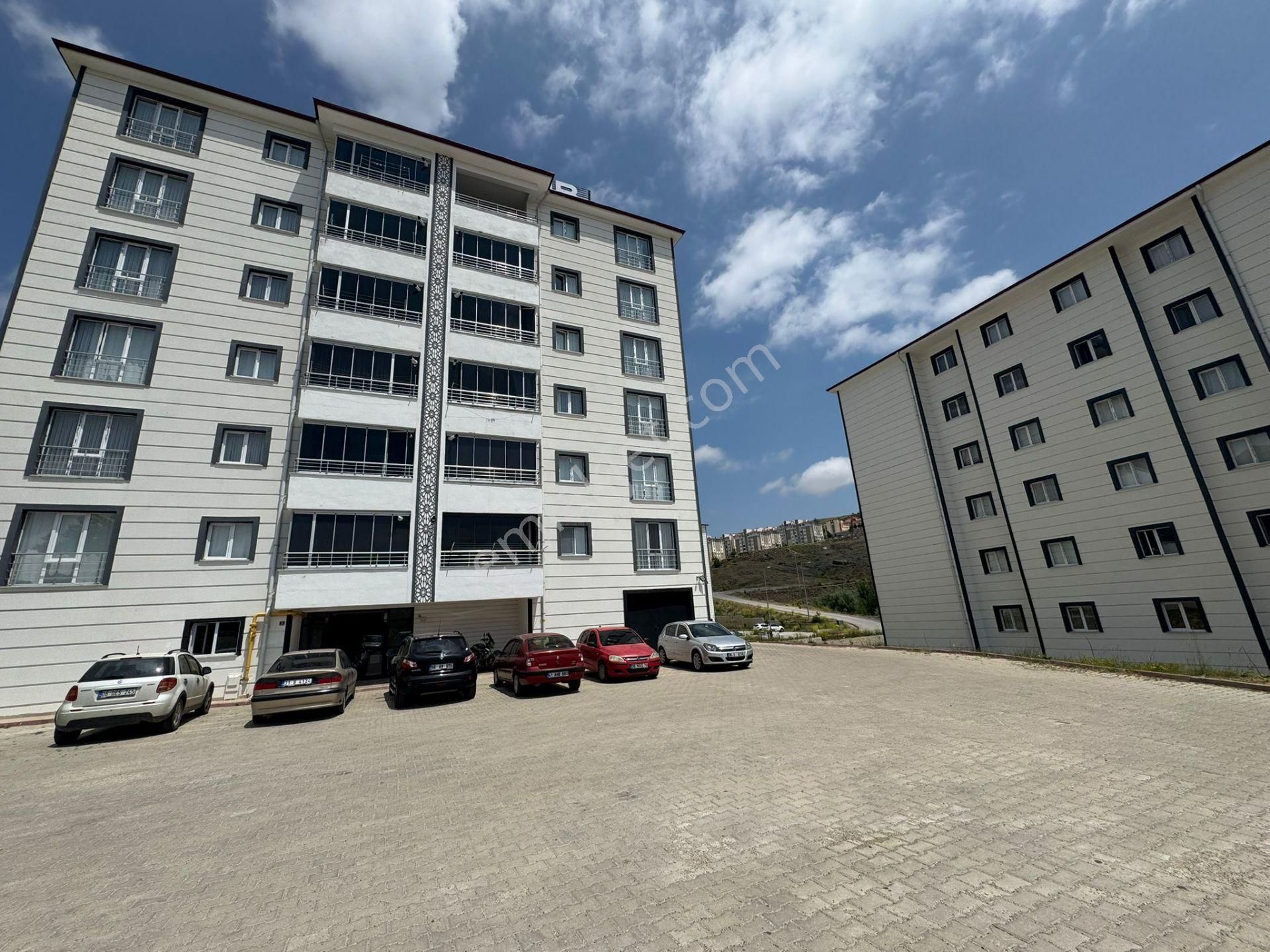 Mehmet Hulusi Efendi Mahallesinde 3+1 Kiralık Daire *burcu Emlak *