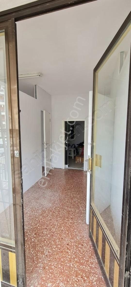 Cadde Üzerinde Kiralık Dükkan