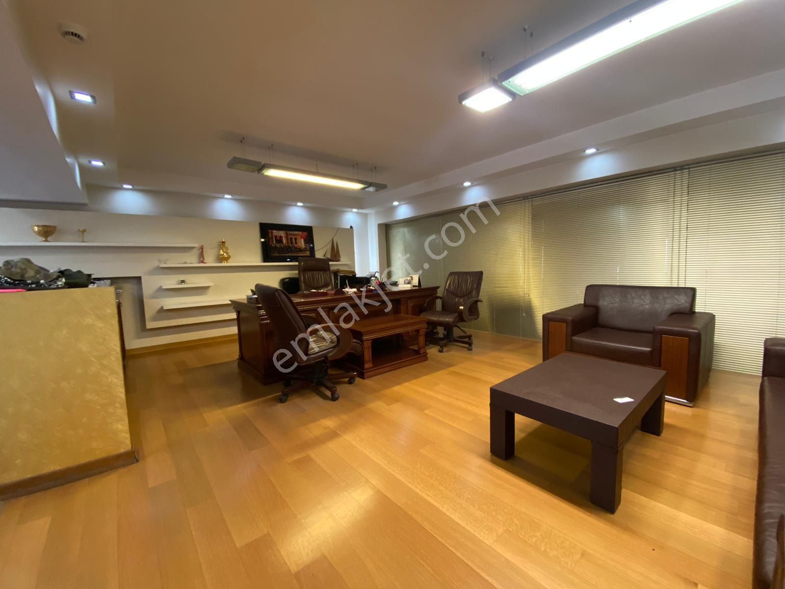 Em-of Emlak'tan Düz Ayak 210 M2 Mobilyalı Şık Kiralık İş Yeri