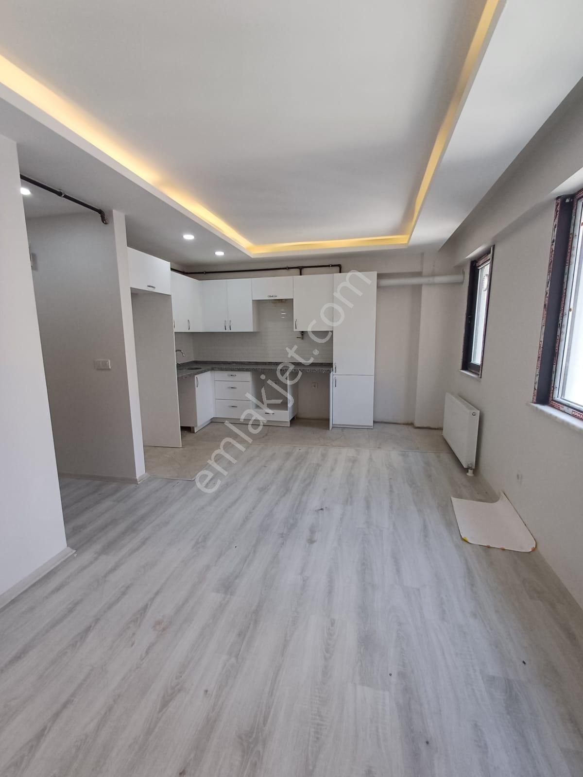 Sıfır Bina Da Asansörlü Satılık 2+1 Fırsat Daire Eren Emlakta