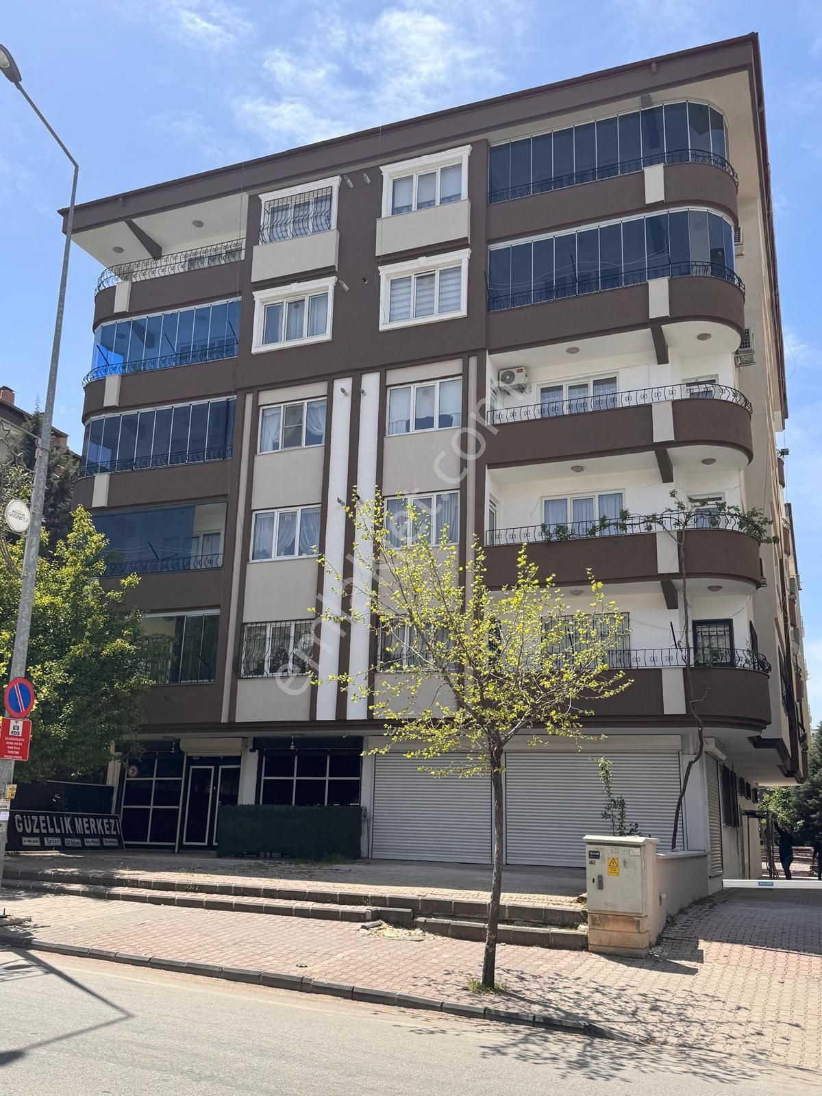 Sahibinden. Ara Katta, Tranway Yolu Üzeri Defa Life Hastane Yanında