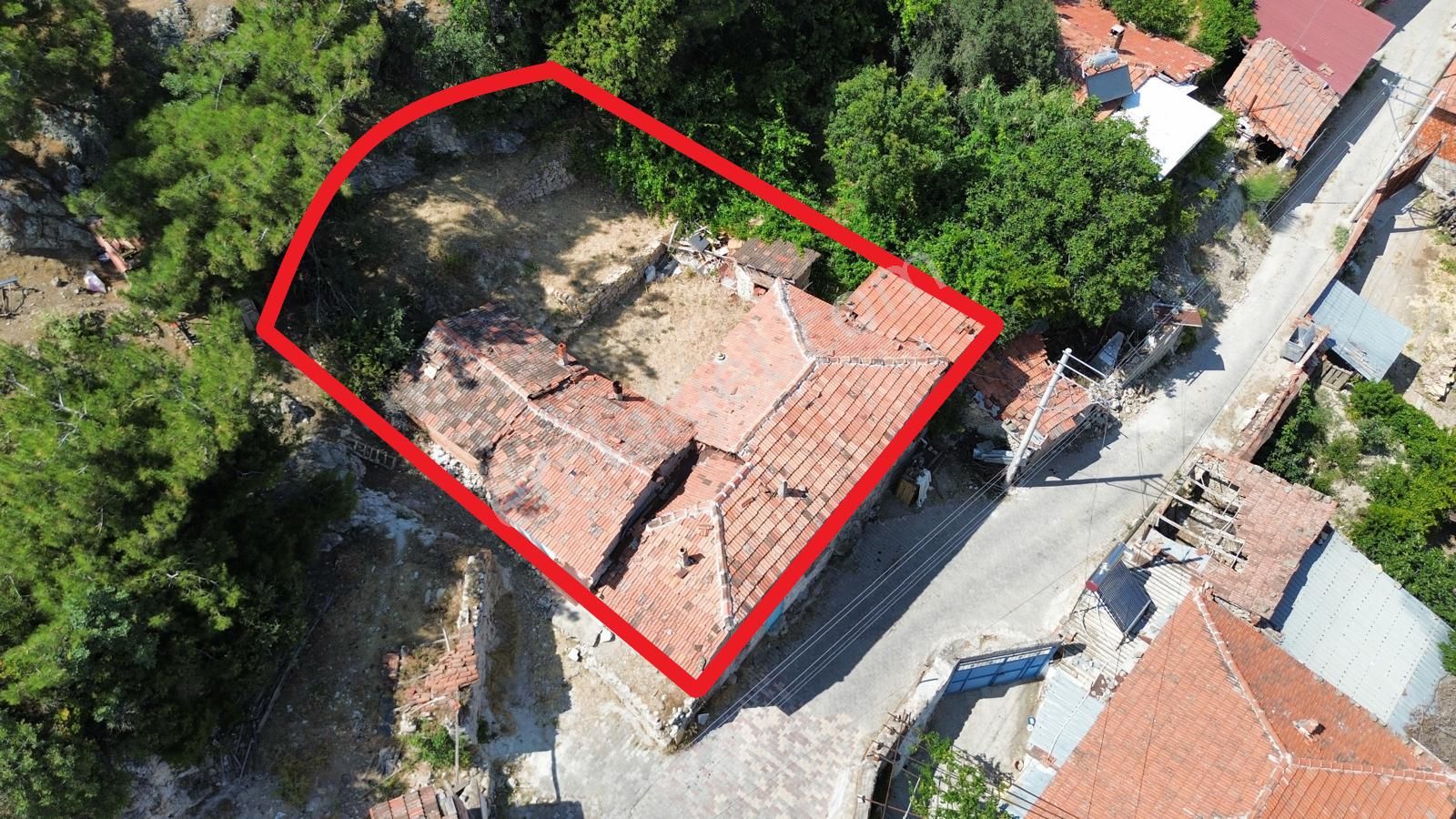 Bergama'ya Yakın,hemen Taşınabileceğiniz Bahçeli Köy Evi