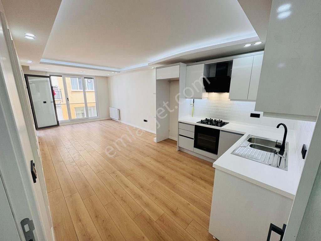 Çınarda Yeni Binada Ara Katta 2+1 Kombili