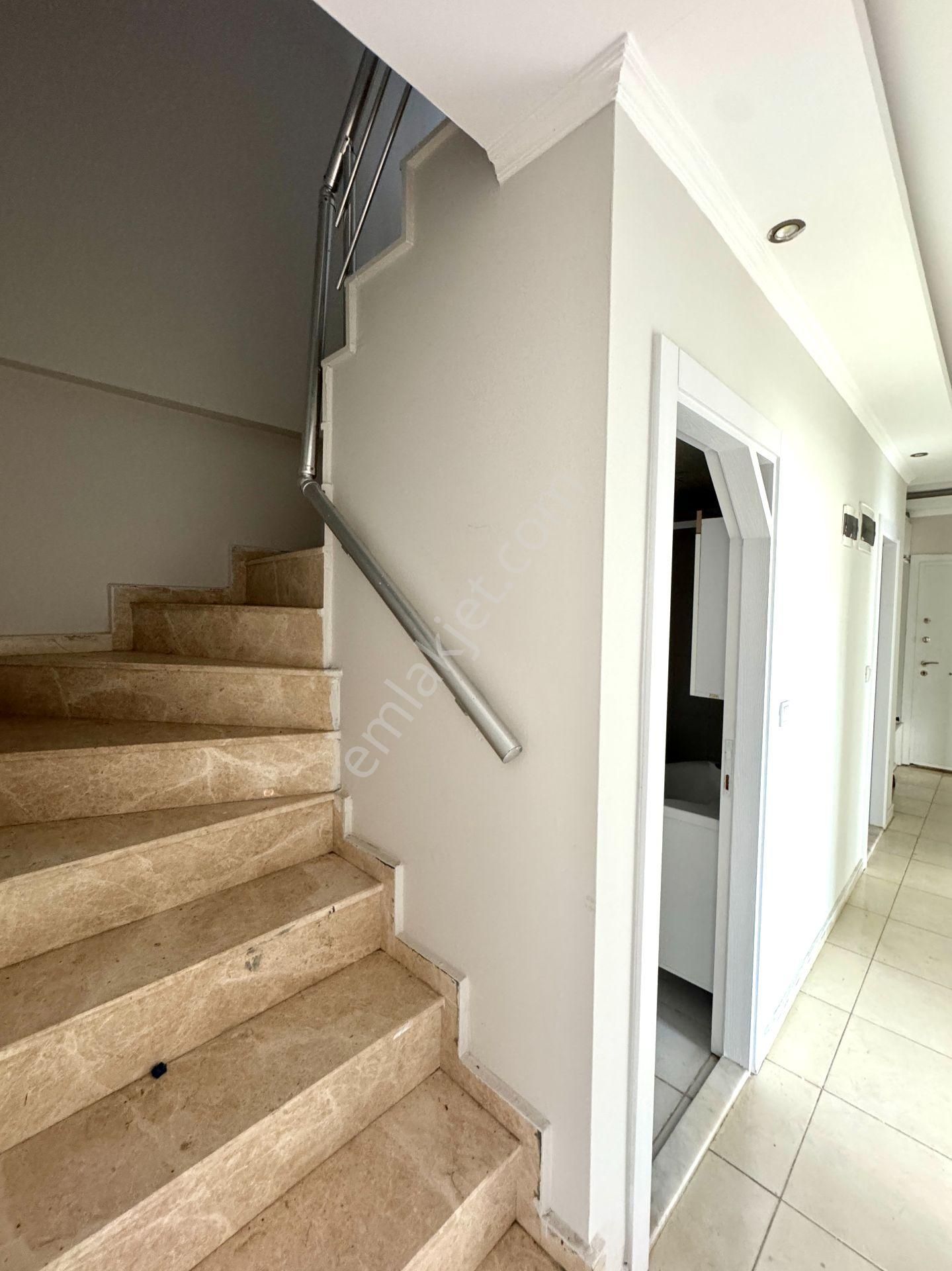 Gebizli Mahallesi Asansörlü Ayrı Mutfaklı Geniş Dubleks - Görsel 18