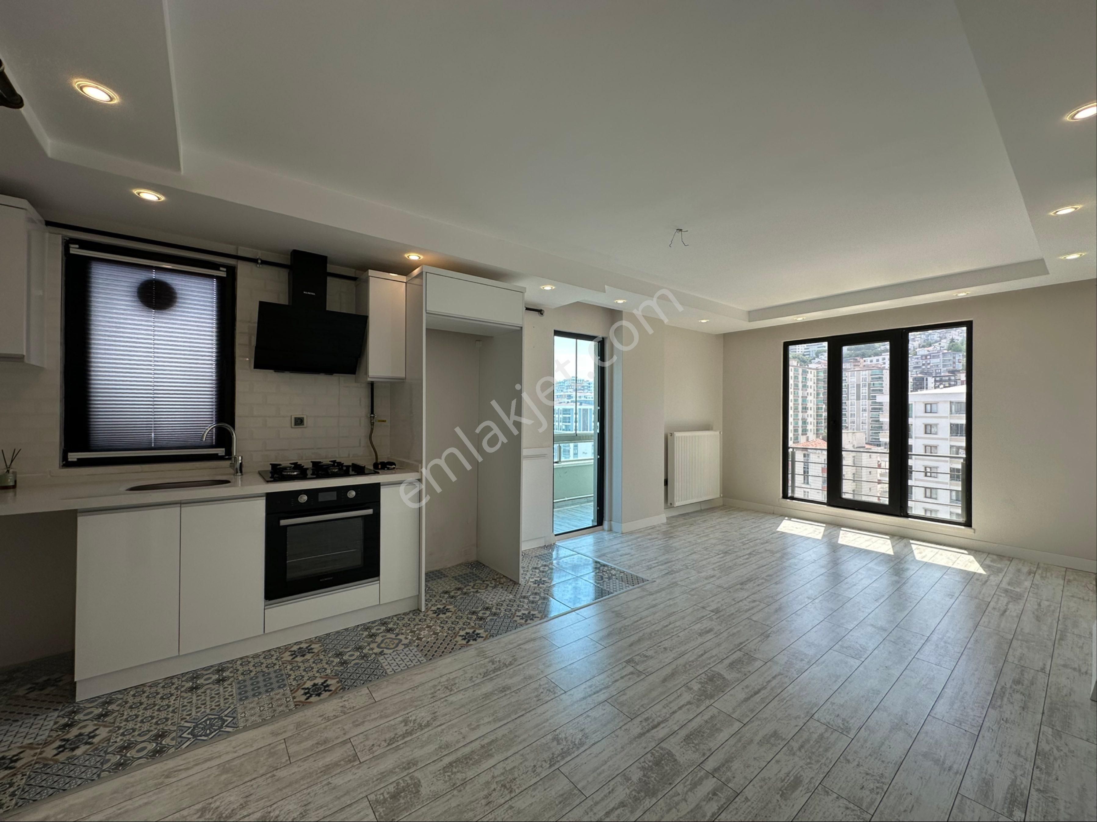 Atakum Yenimahalle Tramvaya Cephe 80m2 Site İçinde 2+1 Satılık