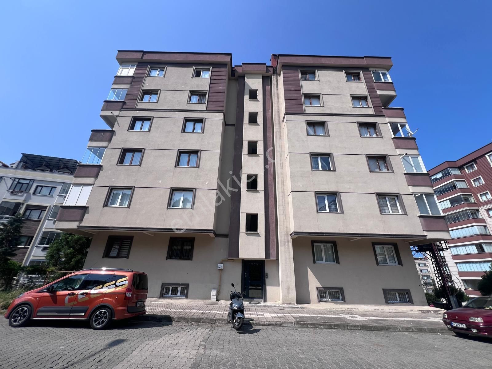 Trabzon Akçaabat Söğütlü Hasan Sivri Sitesi'nde Satılık Daire