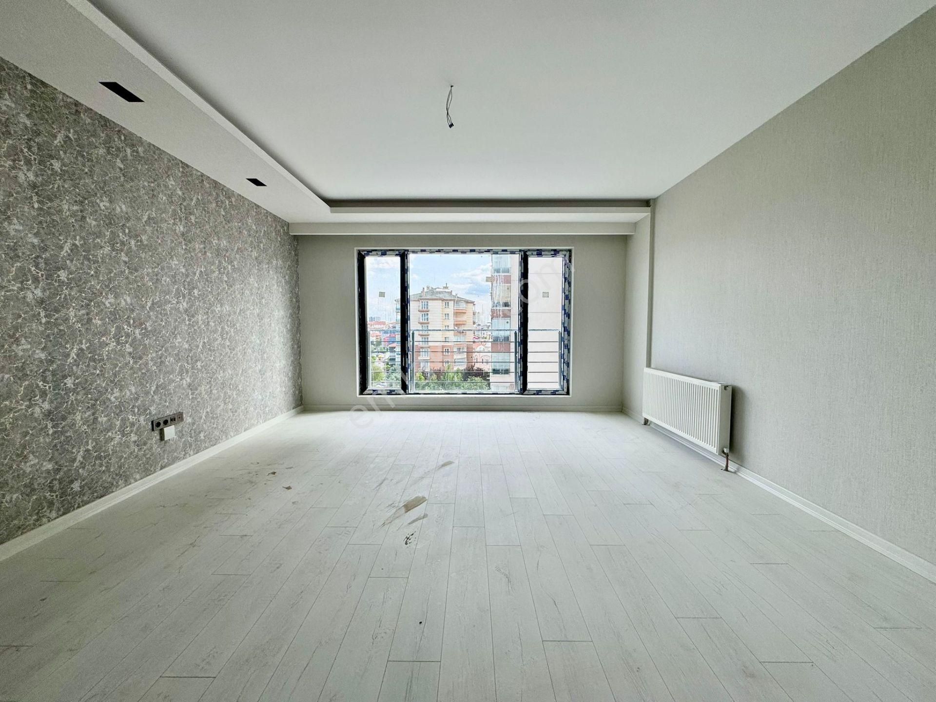 Nasip Emlak'tan Satılık 4+1 Site İçerisinde Teras Balkonlu Daire
